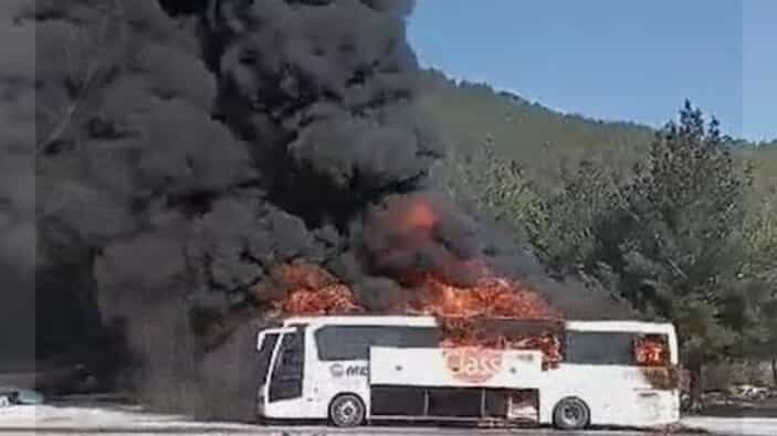 Muğla'da avtobus qəflətən yandı...