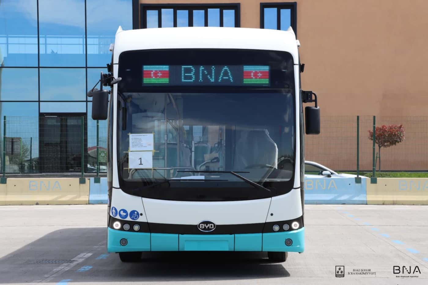 Bakıya ilk elektrik mühərrikli avtobus gətirilib - FOTO