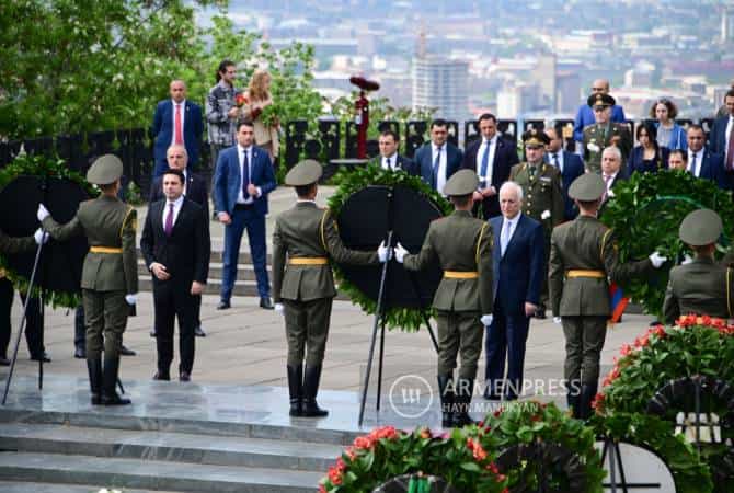 Ermənistanın yüksək vəzifəli rəhbərliyi Qələbə və Sülh Günü münasibətilə “Qələbə” parkını ziyarət edib