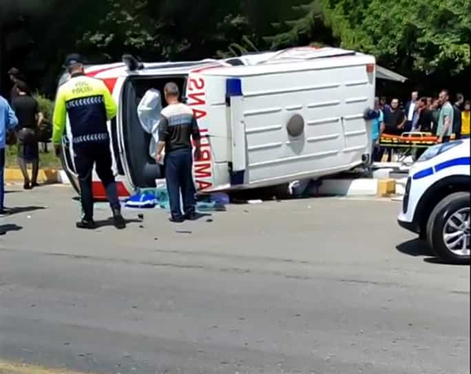 Azərbaycanda çağırışa gedən ambulans aşdı - VİDEO