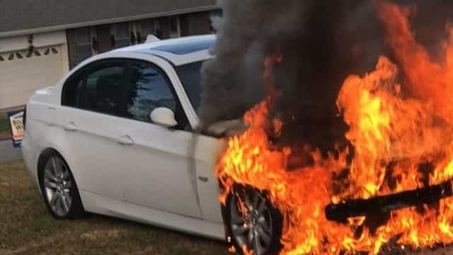 Bakıda "BMW" yandı - VİDEO