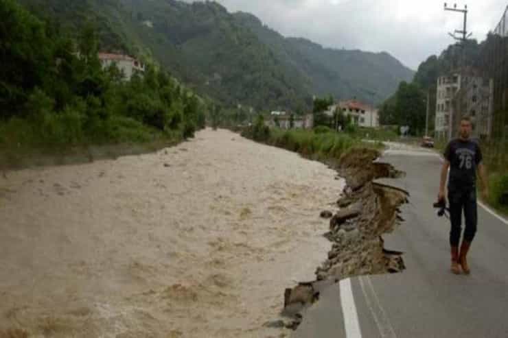 Qaxa gələn sel dayanmayıb - FAKTİKİ HAVA