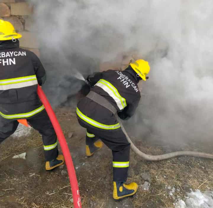 Bakıda sexdə yanğın: 2-i uşaq olmaqla 3 nəfər xəsarət aldı