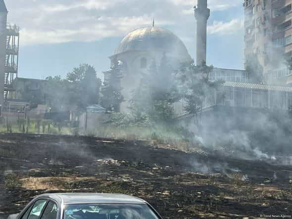 Bakıda açıq ərazidəki yanğın söndürüldü - FOTO - YENİLƏNİB