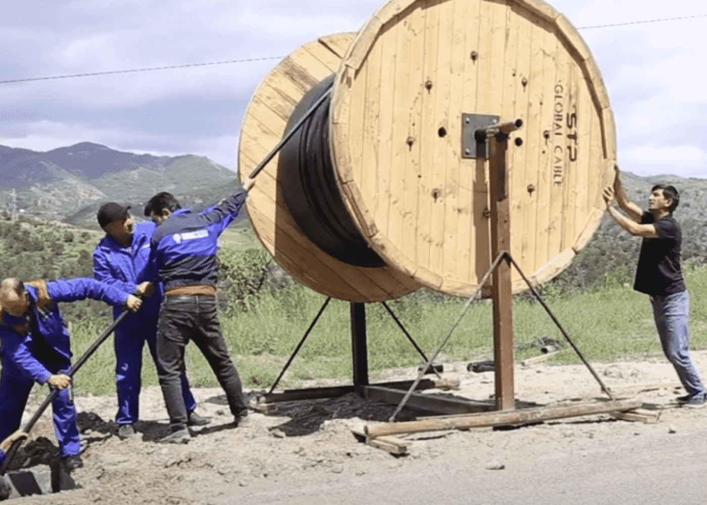 Laçının ən ucqar kəndlərinin elektrik şəbəkəsi yenilənir