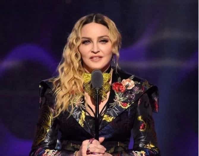 Madonna ağrılarını gizlətdiyi üçün XƏSTƏXANALIQ OLUB