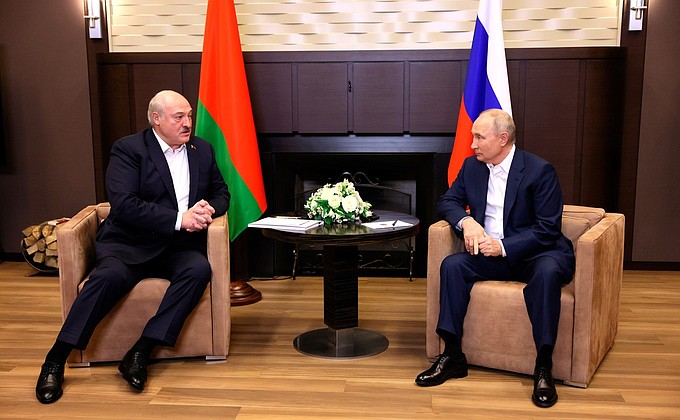 Lukaşenko Putinlə görüşüb: "Üçlük əməkdaşlıq haqqında danışa bilərik"